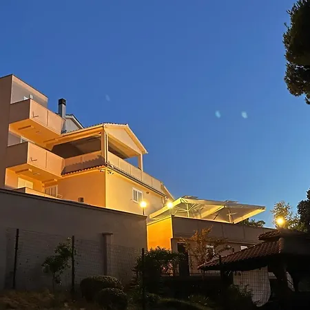 And Milak 4* Rab Town